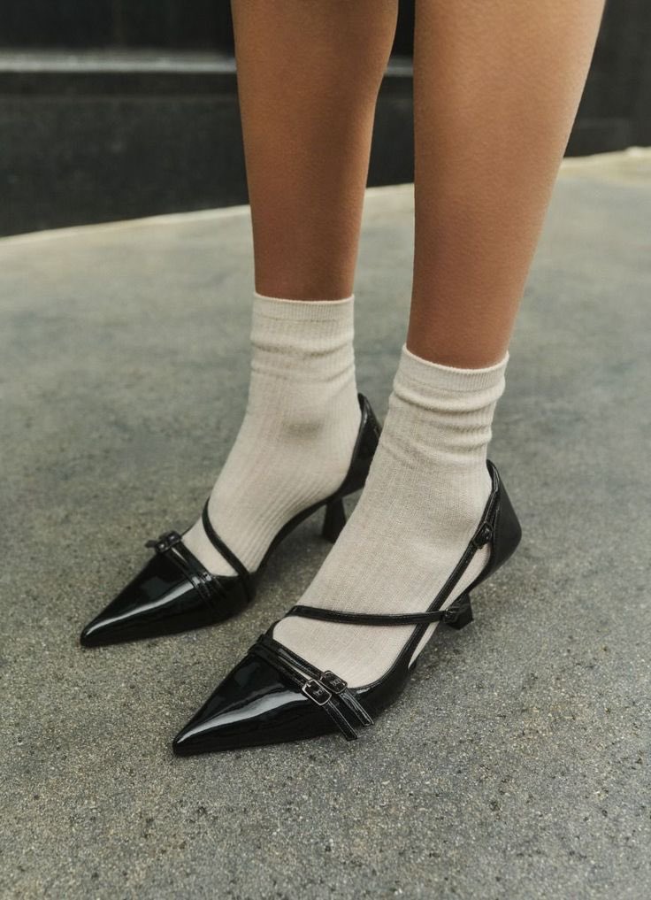 liqpreference's tweet image. If you dress like this go ahead and take everything I have and shoot me in the knee with a nail gun