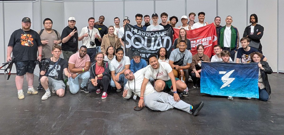 Dernière journée à la Japan Expo, une dernière grosse journée qui s'est terminée sur les résultats de la Japan Expo.
Avec la visite surprise des anciens venus saluer la nouvelle génération.
Merci à toutes les personnes qui sont venues nous voir.
Longue vie aux AMVs !