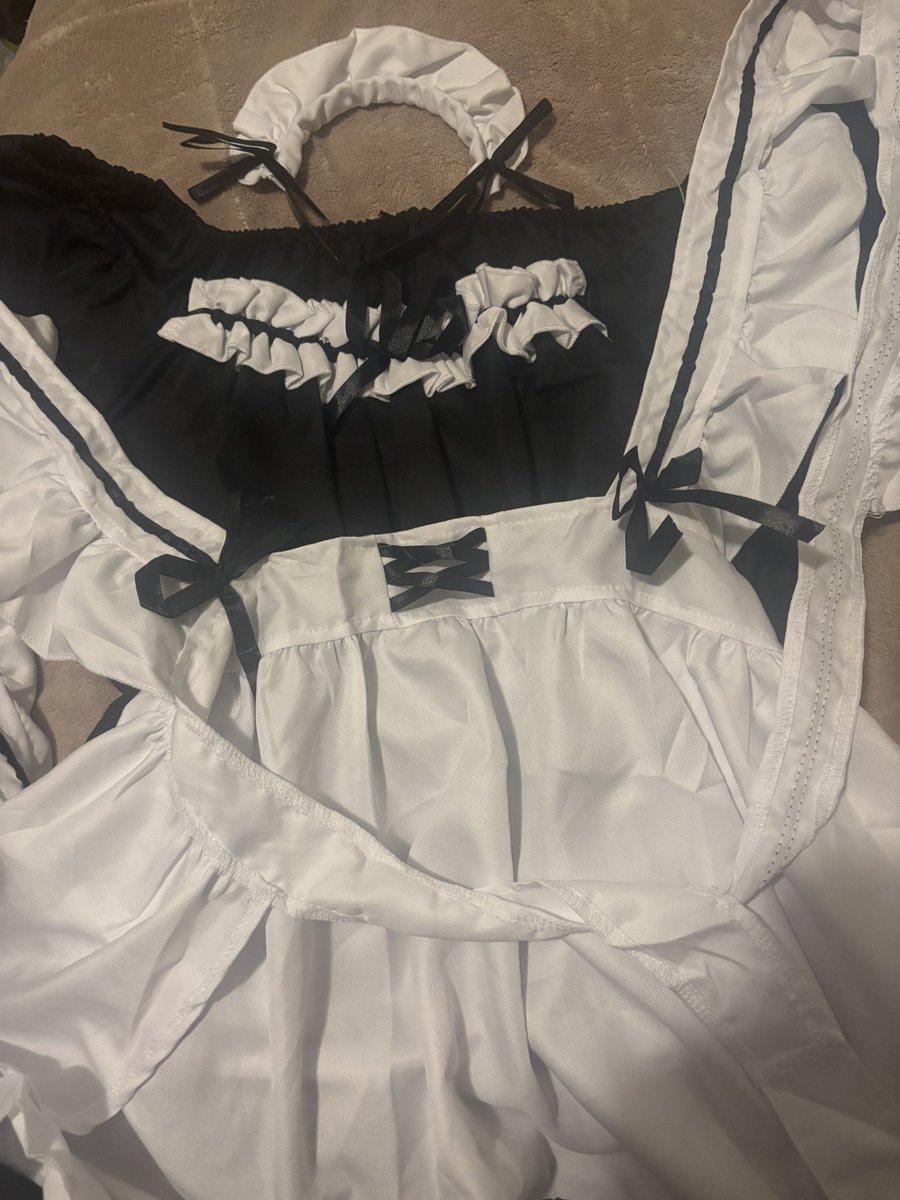 So I bought this at a convention yesterday as a joke…
2k likes on this post, and I’ll wear it!