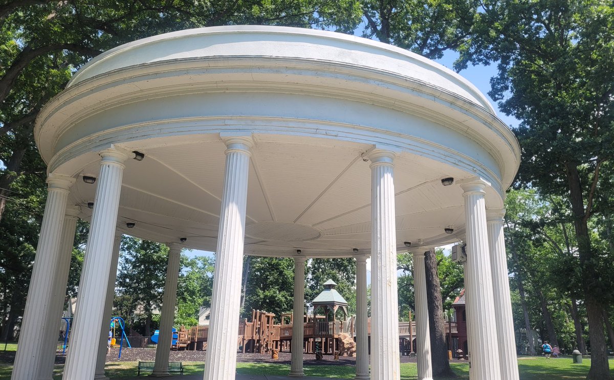 A lazy Sunday at Recreation Park in Binghampton,NY. It's always nice  to talk to a few Rod fans at the statue. #zoners #TwilightZone #RodSerling