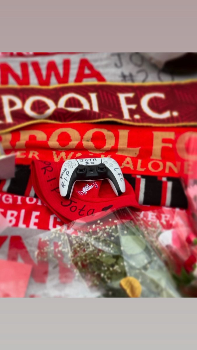 Just come to Anfield with my daughter to lay some flowers. 
It hadn’t really hit me at all, until I arrived with her, then walked along looking through the thousand’s of tributes left, until I come across this.
Then it really hit me 💔
