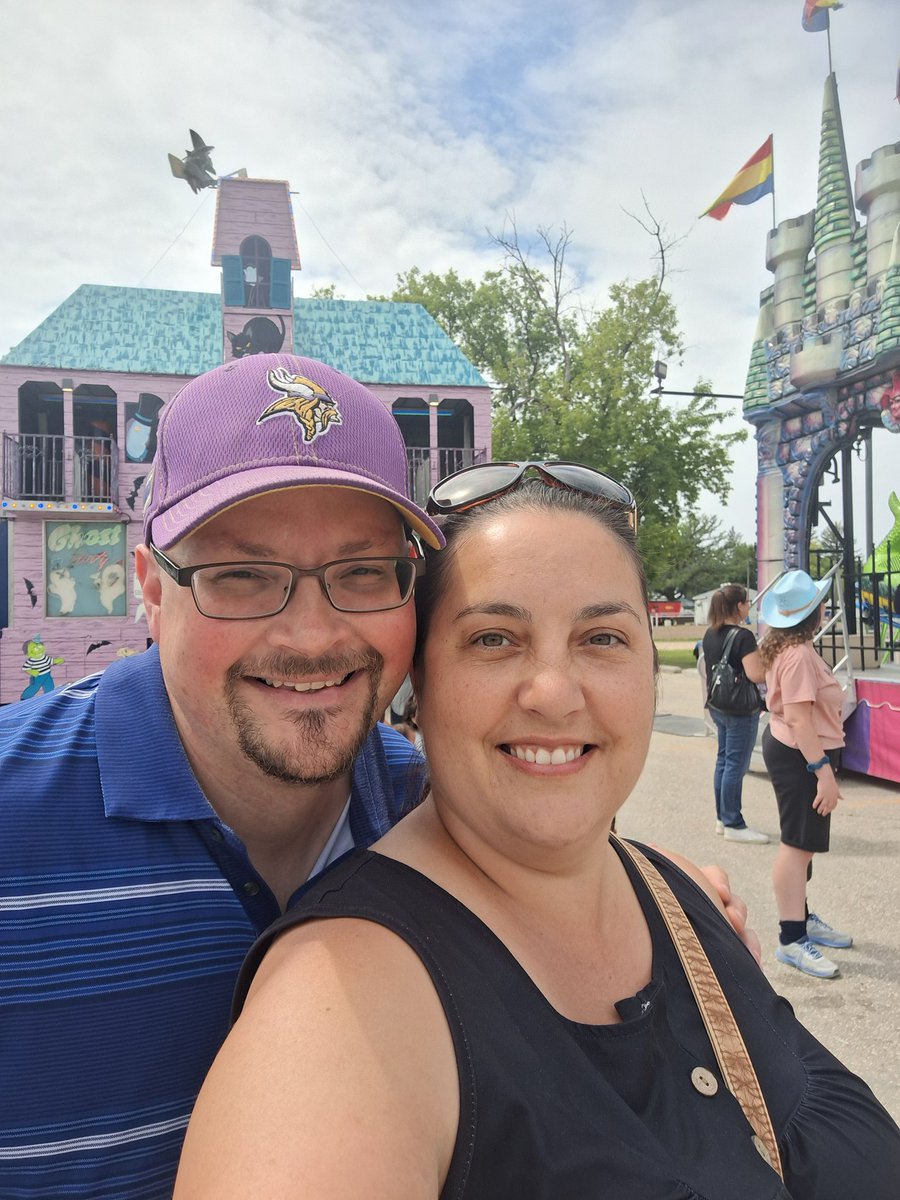 raclarkewrites's tweet photo. Fair day! Maybe someday, I'll have to write a story set at a fair. Hmm, the ideas are coming to me. Haha. #FamilyFun #writermom https://t.co/Sxmej0PjuN