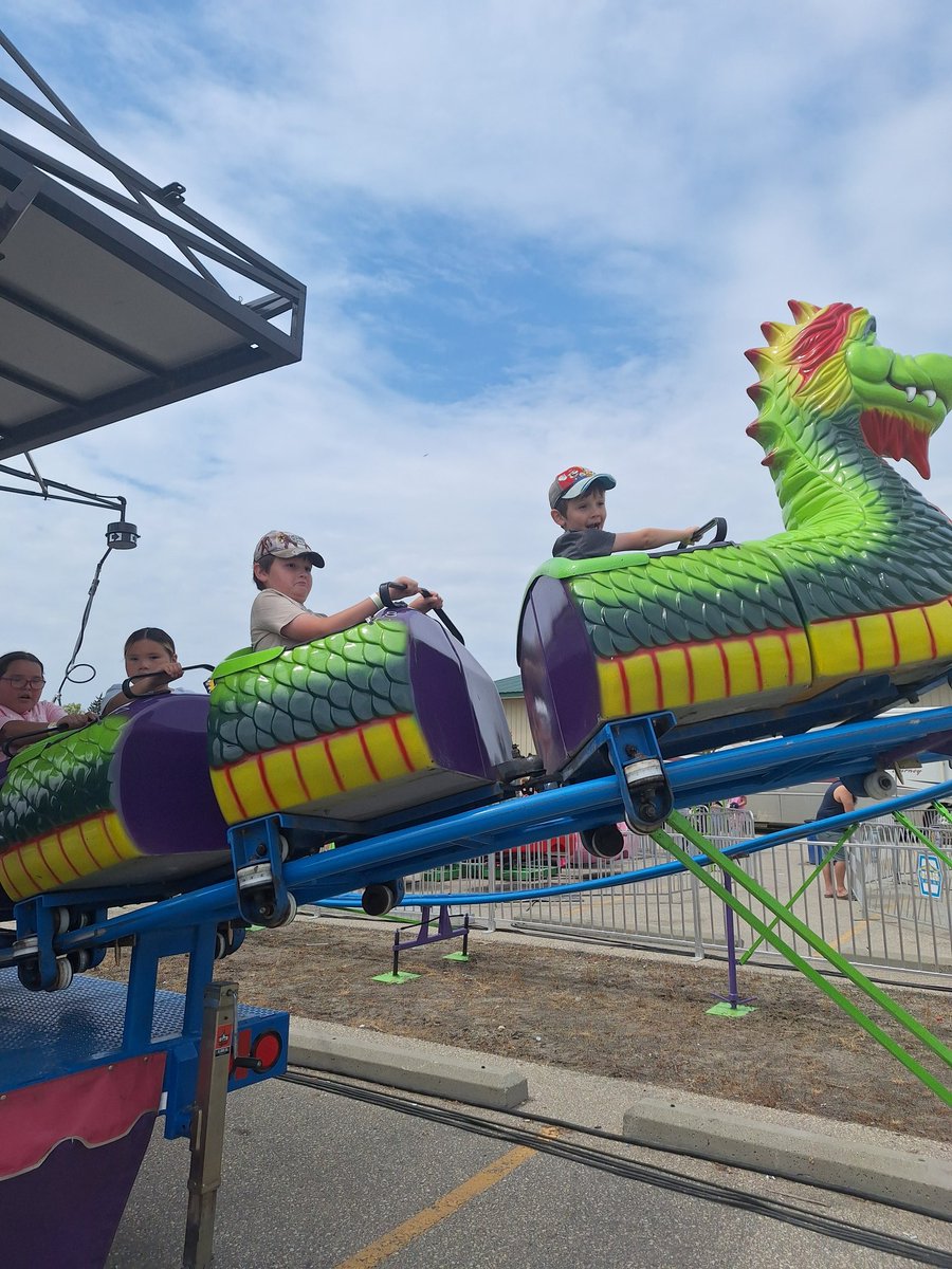 raclarkewrites's tweet photo. Fair day! Maybe someday, I'll have to write a story set at a fair. Hmm, the ideas are coming to me. Haha. #FamilyFun #writermom https://t.co/Sxmej0PjuN
