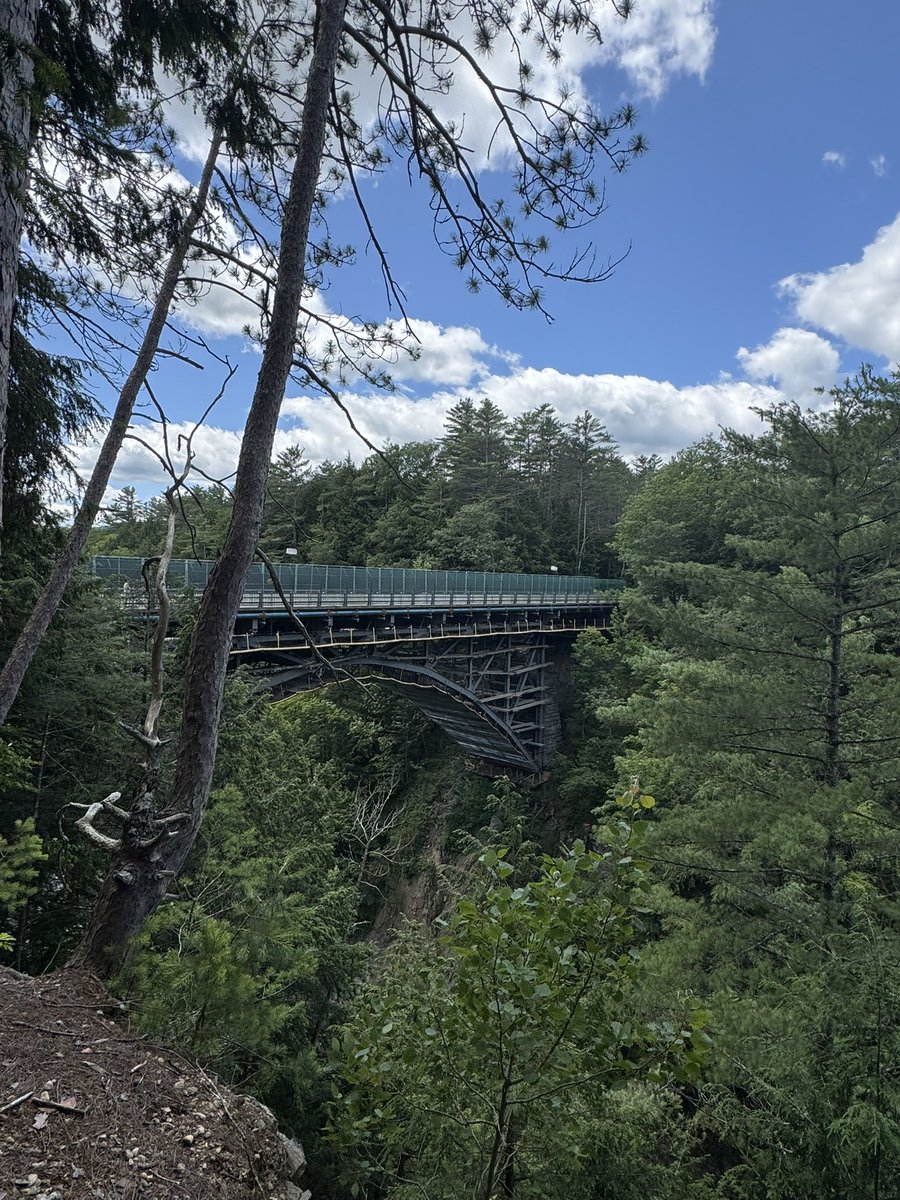 DrBrucePereira's tweet image. What a view of Quechee Gorge from the Quechee Bridge; a historical landmark. Known as ‘Vermont's Little Grand Canyon’. The bridge is under construction but you can still walk over one side and visit the state park. 

#vermont #quechee #quecheegorge #stateparks