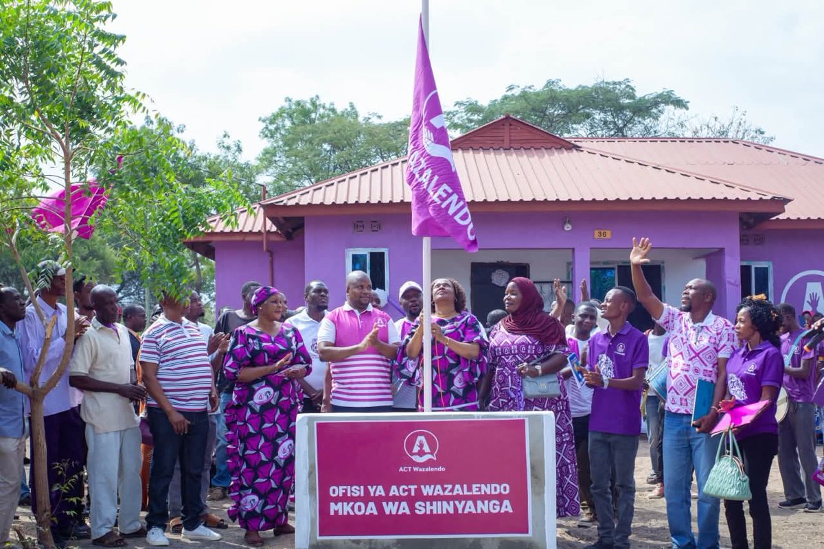 Idd Mkanza (@mkanzaidd) on Twitter photo Leo Julai 6, 2025 KC <a href="/SemuDorothy/">Dorothy Semu</a> amezindua Ofisi za <a href="/ACTwazalendo/">ACTWazalendo</a> Mkoa Shinyanga. Ofisi hizo zina Ukumbi wa Zitto Kabwe. Ukumbi huo umepewa jina hilo ili kuenzi kujitoa kwa KC wa Zamani <a href="/zittokabwe/">Zitto MwamiRuyagwa Kabwe</a> katika ujenzi wa chama.
Oktoba #LindaKura
#MuhuniHasusiwi Leo Julai 6, 2025 KC <a href="/SemuDorothy/">Dorothy Semu</a> amezindua Ofisi za <a href="/ACTwazalendo/">ACTWazalendo</a> Mkoa Shinyanga. Ofisi hizo zina Ukumbi wa Zitto Kabwe. Ukumbi huo umepewa jina hilo ili kuenzi kujitoa kwa KC wa Zamani <a href="/zittokabwe/">Zitto MwamiRuyagwa Kabwe</a> katika ujenzi wa chama.
Oktoba #LindaKura
#MuhuniHasusiwi