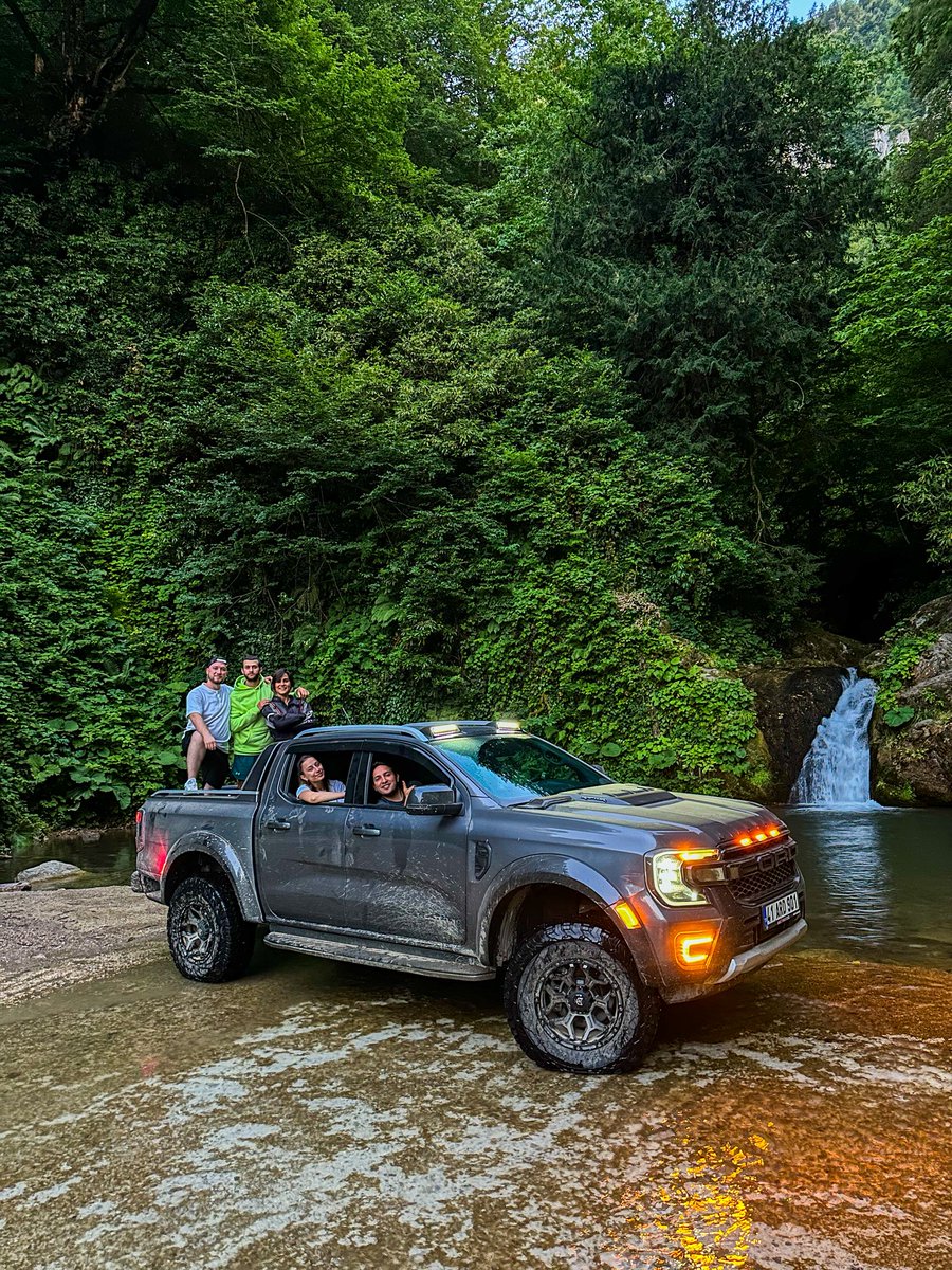 Karavanımız ve ailenin geri kalan fertleri çıkmasada Kocamaaaan bir reklam şirketi ve jimnastik ailesiyiz biz ❤️🥰