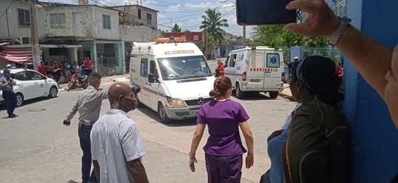 🤕 Accidente masivo en Ciego de Ávila deja tres muertos y varios heridos

El siniestro dejó tres jóvenes fallecidos. Se contabilizan además 33 lesionados.

🔗 cubadebate.cu/noticias/2025/…