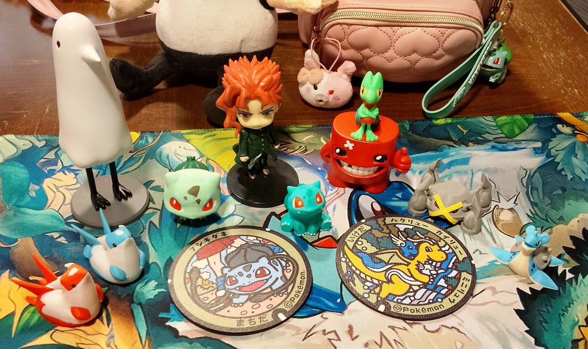 Chloe_Naps's tweet image. Fun trinkets we got at a local anime con ^w^ I’m happy my little bootleg kakyoin is really cute! 🥹💕 Husband got cool Punpun figure!!