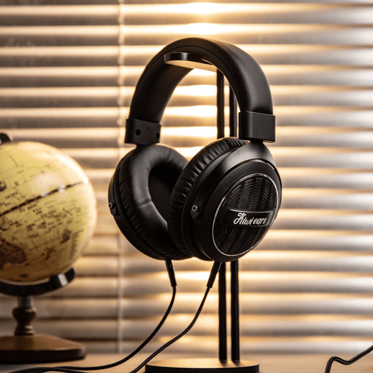 Xboxonereviews's tweet image. A fine pair of DJ or monitor headphones from @KiwiEars2020. They are durable, comfortable, and look great. Furthermore, the audio is impressive and the detachable cable is a great design choice.
moviesgamesandtech.com/2025/07/06/rev…
#review #writer #audio #headphonesreview #Kiwiears