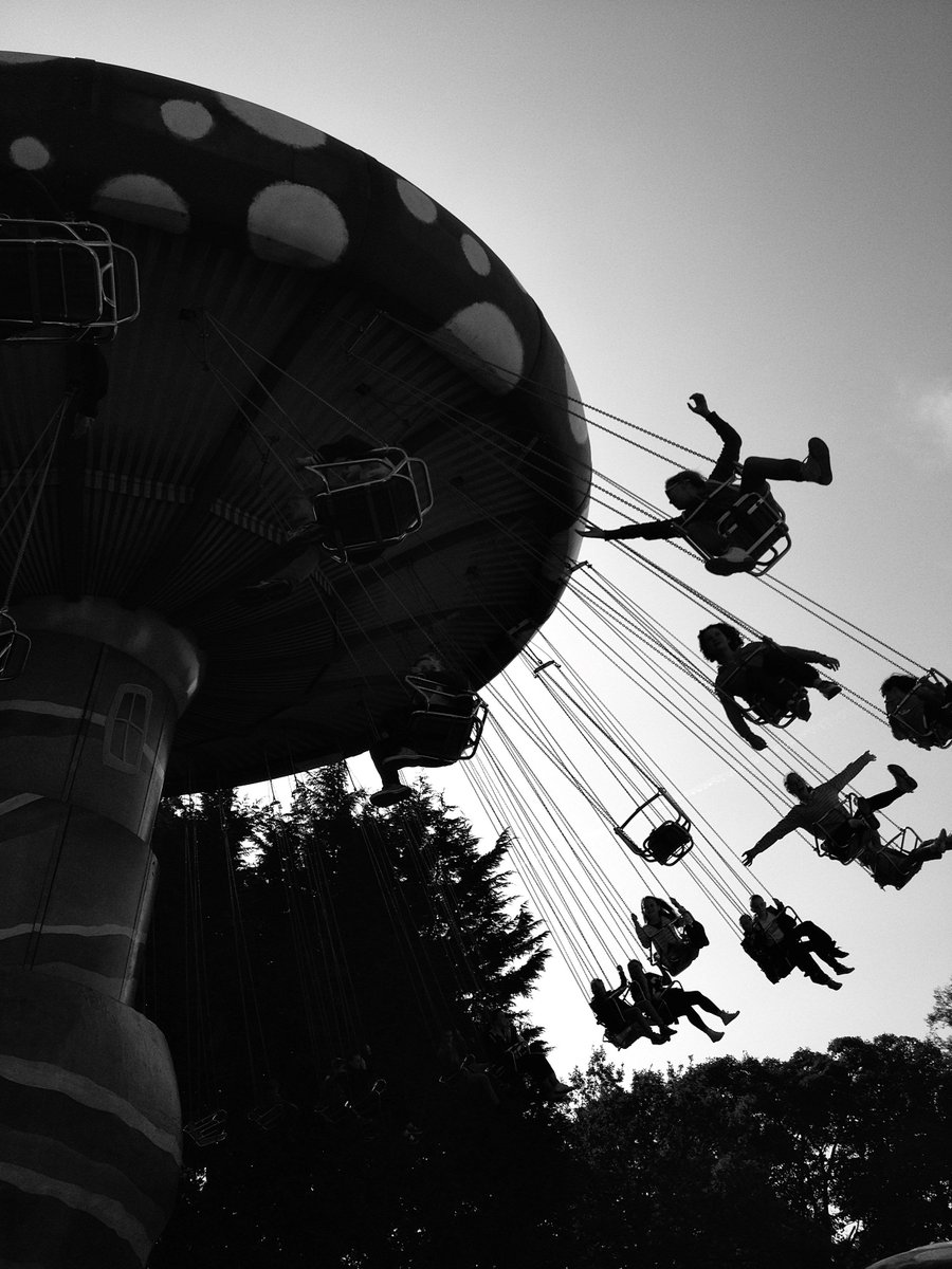 evening all
new collection on <a href="/objktcom/">objkt.com</a> - "looking up in black and white"
4 pieces, editions of each, 2 tez

brollies galore
looking beyond
sort of aligned
flying for fun

objkt.com/collections/KT…