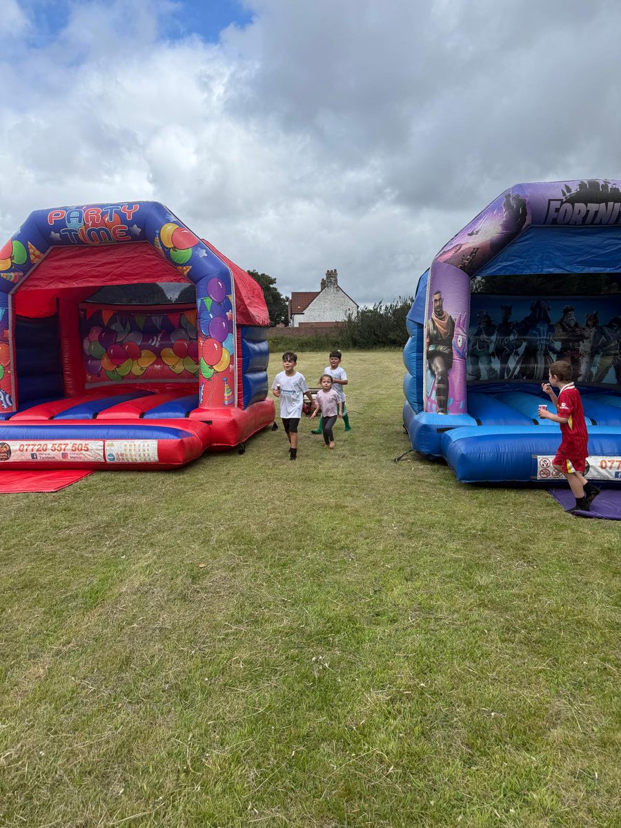 Finn Harps presentation day🟢⚪⚽

Inflatables, trophies, fire truck, footy and even <a href="/JamieWebster94/">Jamie Webster</a> came and said hello, the kids really appreciated your time today! 
<a href="/MerseyFire/">Mersey Fire</a> big thanks to Chris Wilson from Old Swan station for attending kids enjoyed it!
<a href="/FinnHarpsFC/">Finn Harps FC</a>