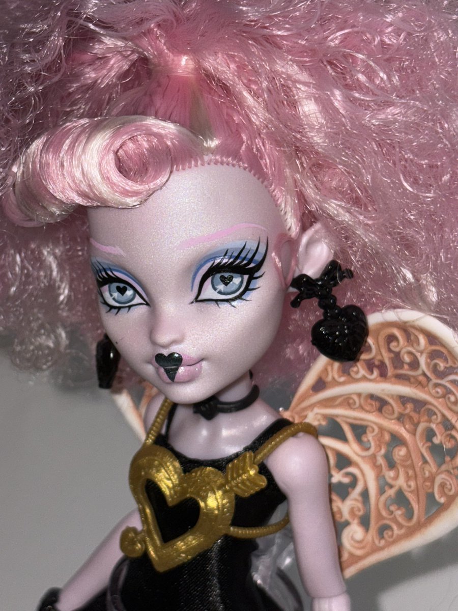jkleannn's tweet image. C.A. Cupid G3 full repaint. Dress made by me💘

Up for sale