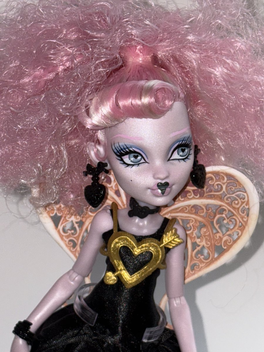jkleannn's tweet image. C.A. Cupid G3 full repaint. Dress made by me💘

Up for sale
