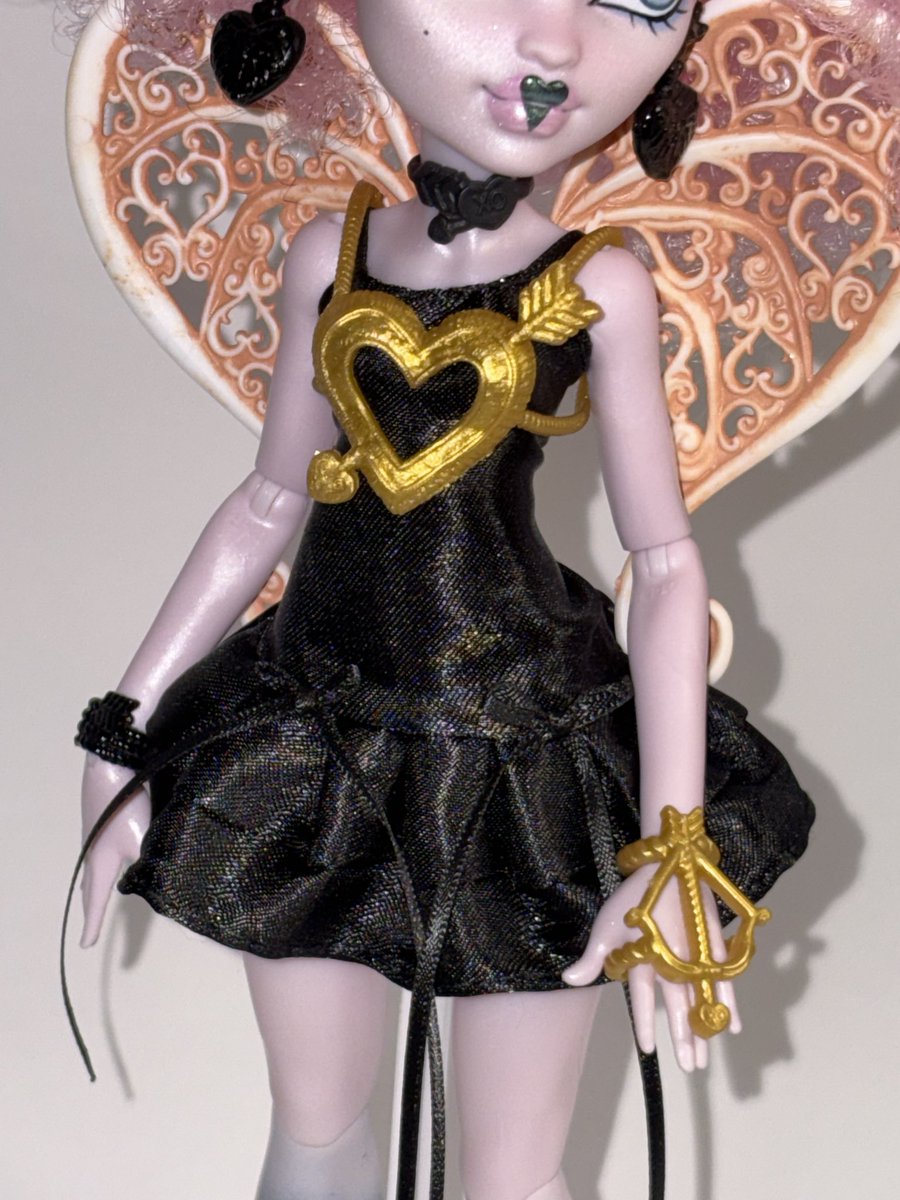jkleannn's tweet image. C.A. Cupid G3 full repaint. Dress made by me💘

Up for sale