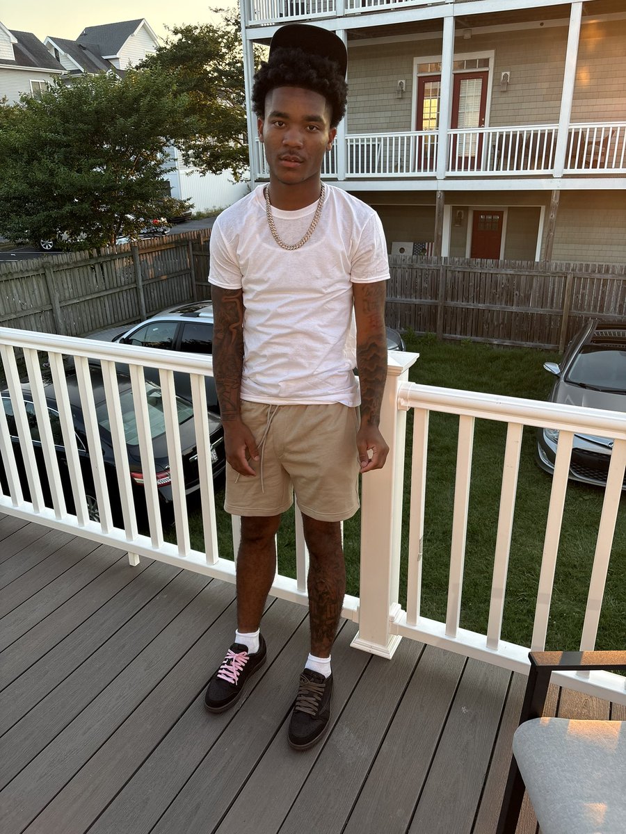 331wann's tweet image. Just be chillin ngl