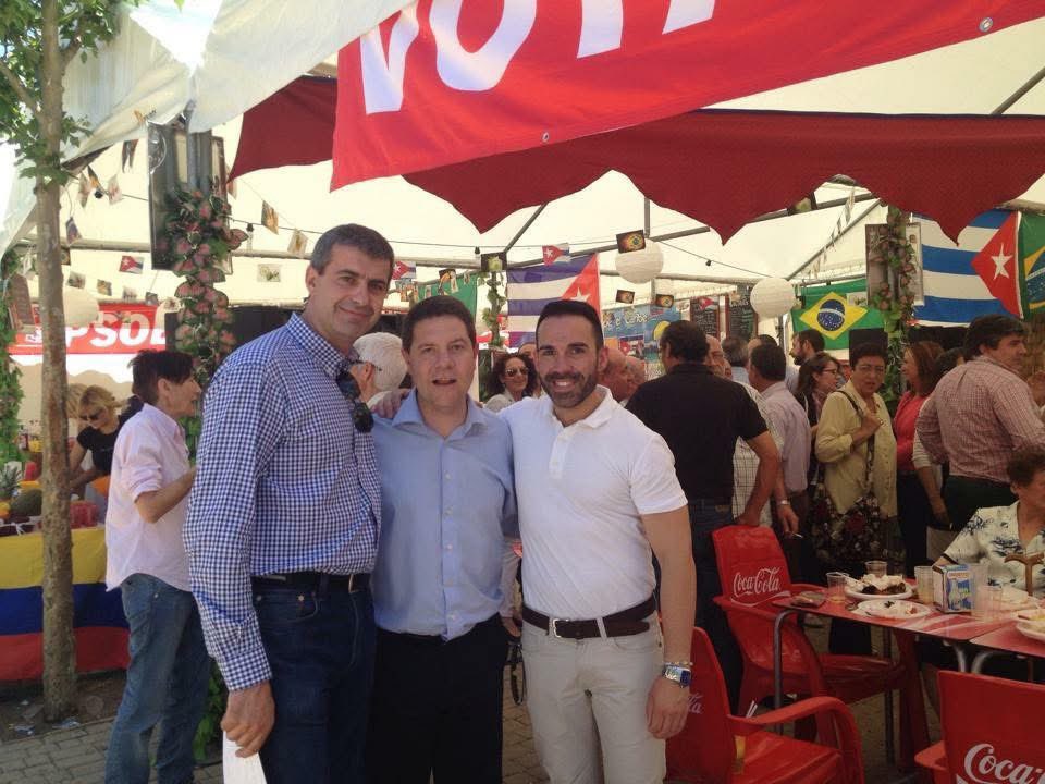 Fran4881's tweet image. Han pasado 10 años d esta foto histórica,cuando era candidato. @garciapage aguantó los recortes de Cospedal , vetos y desprecios del PP  y todo por amor a Castilla-La Mancha.Hoy sigue luchando por el bienestar de  los ciudadanos de #CastillaLaMancha con honestidad y sinceridad.
