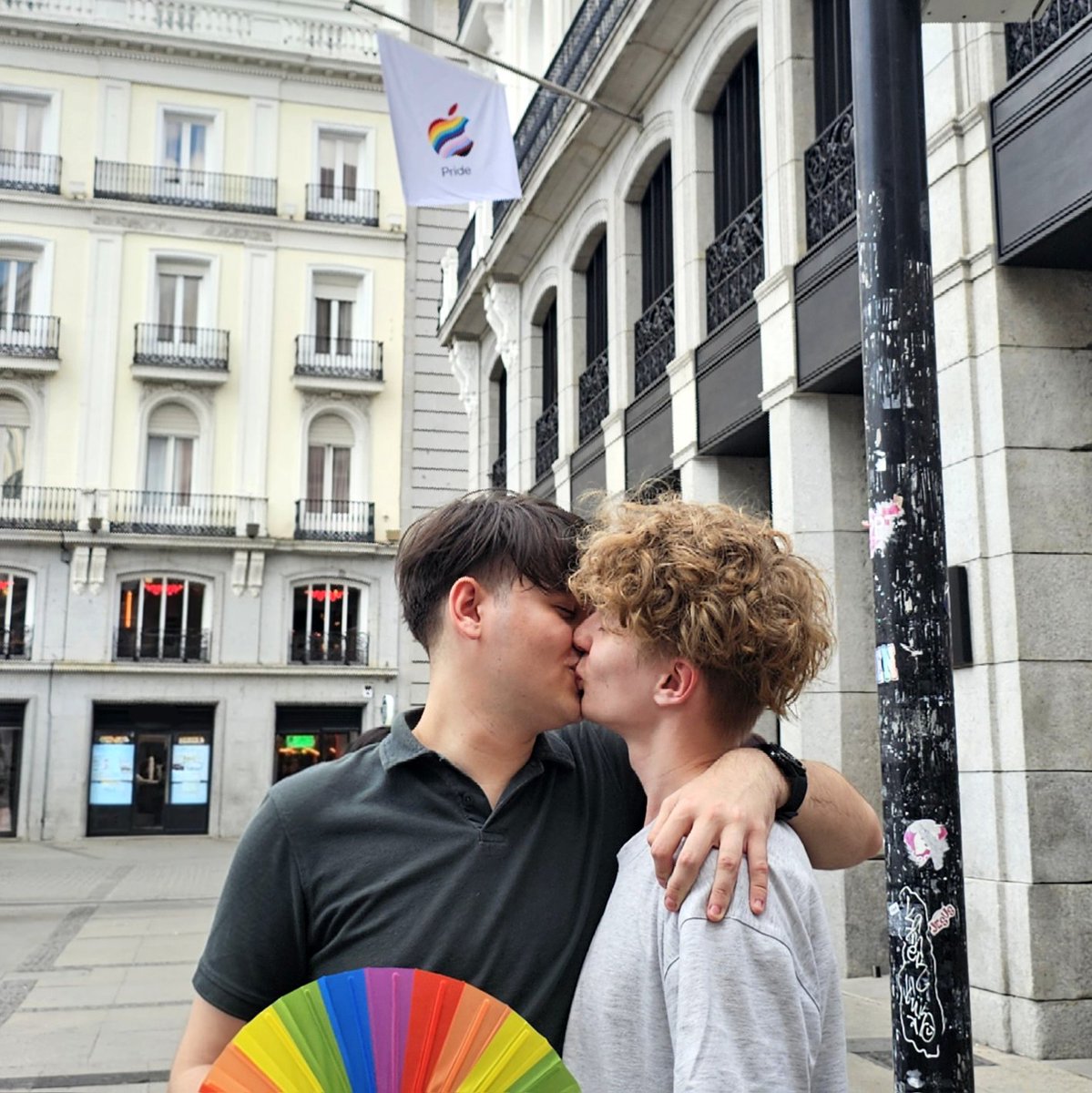 hlothdev's tweet image. Я иммигрировал в Испанию!