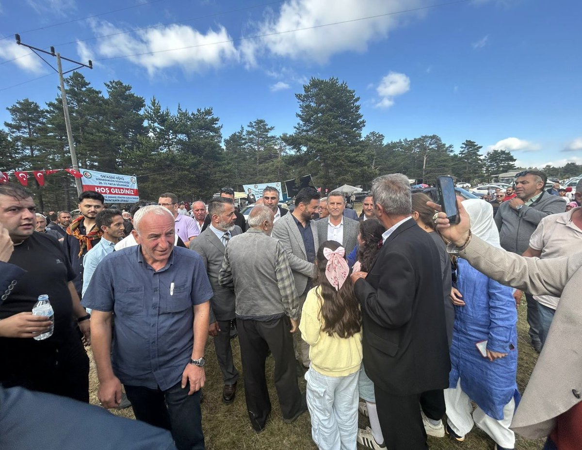 📍Sivas, Koyulhisardayız.

Koyulhisar Kaymakamımız Ferhat Salih Ceylan, Belediye Başkanımız Bora Karakullukçu, AK Parti Koyulhisar İlçe Başkanımız Mustafa Oruç ve hemşehrilerimiz ile bir aradayız. Nazik misafirperverlikleri için teşekkür ediyorum.