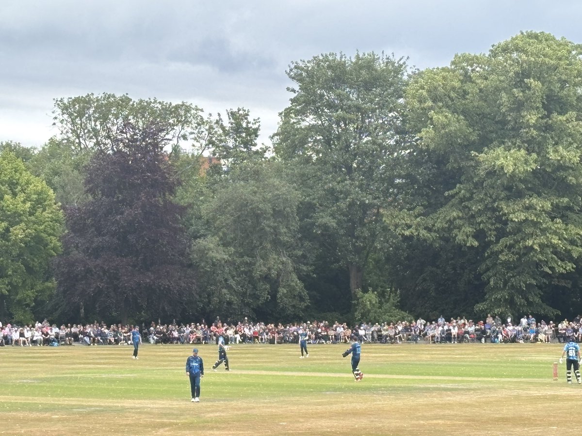 🚨 PRAISE FOR CRICKET IN CHESTERFIELD 🚨

<a href="/DerbyshireCCC/">Derbyshire CCC</a> player <a href="/AneurinDonald12/">AD12</a>:

“It’s amazing. Every time we get an unbelievable crowd out here. This is the heart of county cricket, seeing these outgrounds”