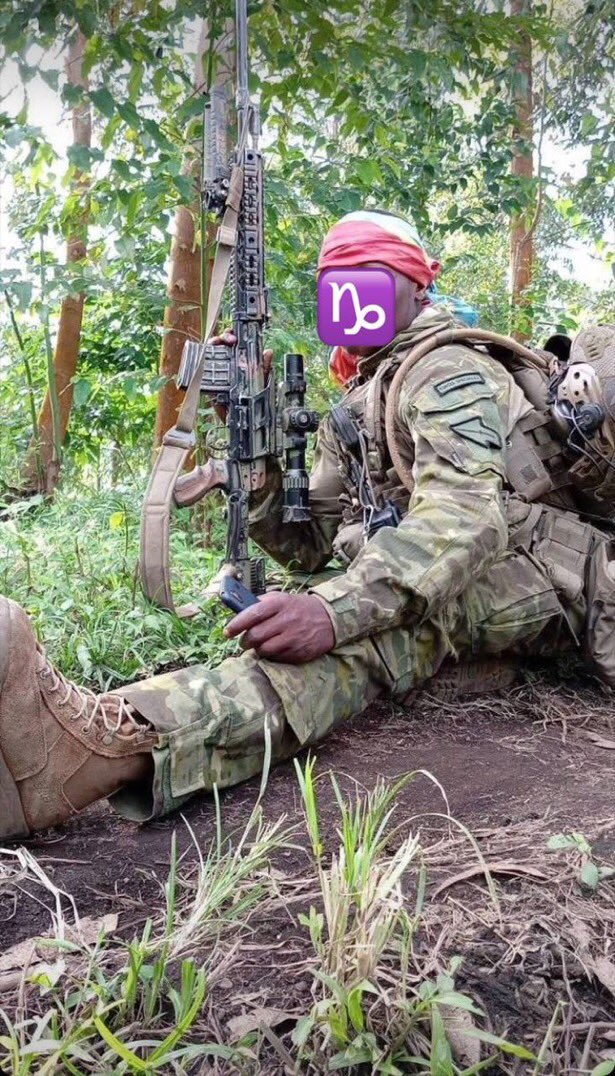 BergsonBtk600's tweet photo. 🚨‼️Rudes combats entre les forces loyalistes @FARDC_officiel et une faction #maimai à #Muhola , dans le territoire de #Lubero au NordKivu, le Gouverneur militaire #Somo_Kakule_Evariste éclaircit l’opinion publique :
« Il n y a pas des opérations contre les vaillants #wazalendo ,il s’agit plutôt des hommes armés qui dérangent les opérations militaires ».
@FARDC_Info
#ElengeTelema.
@ElengeTelema.
