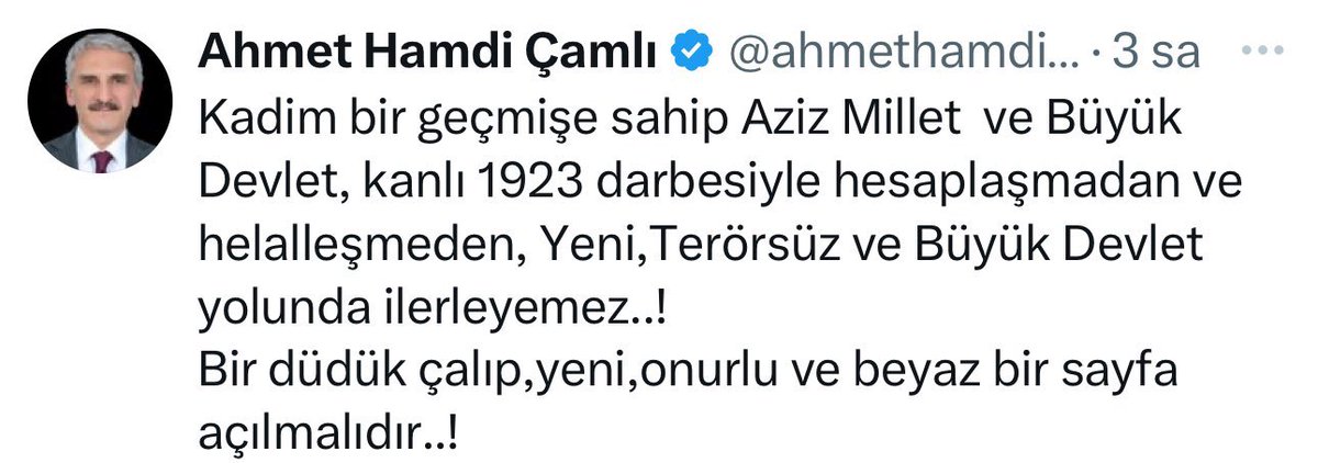 Atatürk heykeline saldıran gericinin "bir iki yıla yıkacağız" sözü, Leman bahanesiyle Kemalizm'e söven radikal grup, "ya onlar ölecek ya biz" sloganı, şimdi de 1923'le hesaplaşma çağrısı... Aynı sıralarda 1923'e soykırım diyen pkk ile Terörsüz Türkiye...

Gittikçe tuhaflaşıyor...
