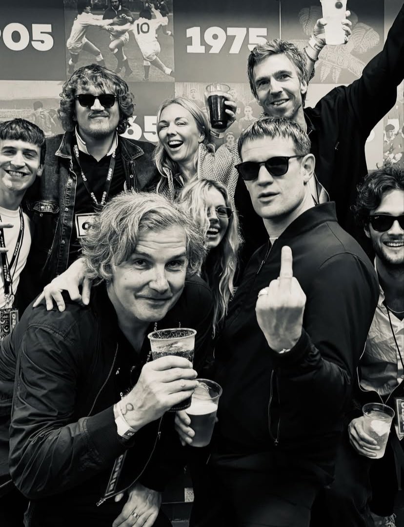 smithcelblondie's tweet image. better quality pic just dropped, he’s such a daddy 
#mattsmith #oasislive25