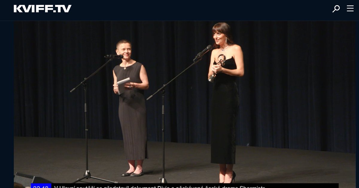 📸 Dakota Johnson on stage receiving the President Awards at the premiere of "MATERIALISTS" at the 59th Karlovy Vary International Film Festival tonight.