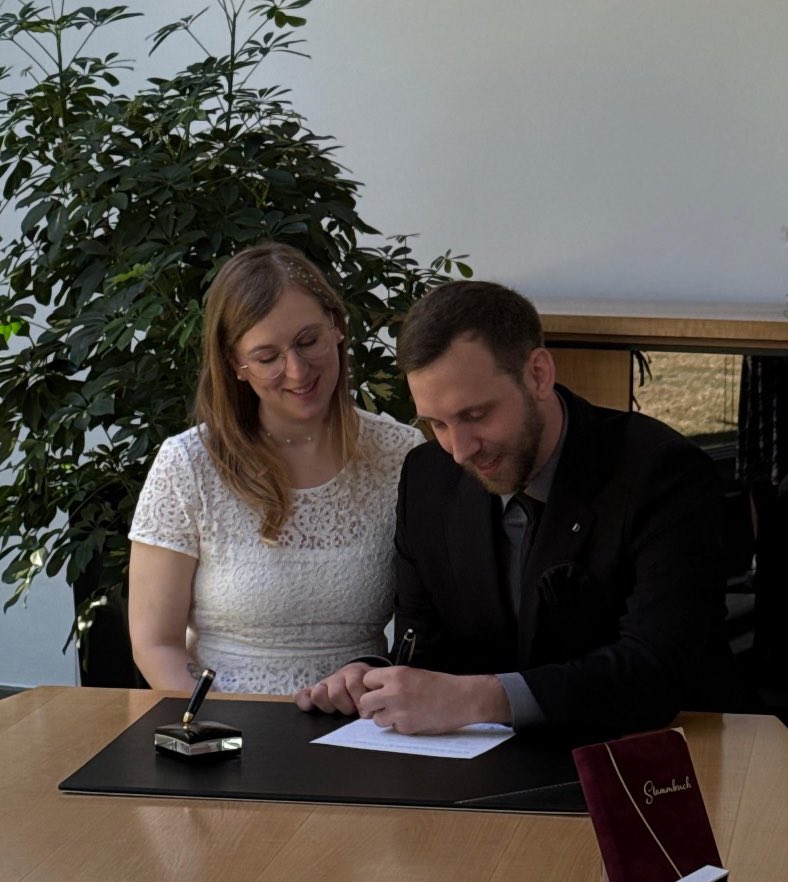 Christopher tweet media