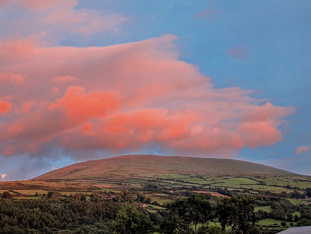 Anne Kelly ⛔NO DMs⛔ 🌻 🇺🇦 💞 (@annlizkelly) on Twitter photo Knocklayde at sunset <a href="/deric_tv/">Deric</a> <a href="/R_Faragher/">Rick Faragher</a> <a href="/linzilima/">Linzi Lima</a> <a href="/bbcweather/">BBC Weather</a>  <a href="/DiscoverNI/">Northern Ireland</a> <a href="/LoveBallymena/">Love Ballymena</a> <a href="/WeatherCee/">Cecilia Daly</a>  <a href="/Louise_utv/">Louise Small</a>  <a href="/WeatherAisling/">Aisling Creevey</a> <a href="/barrabest/">Barra Best</a> <a href="/Ailser99/">Aileen Moynagh</a>  <a href="/EventsCauseway/">Causeway Coast & Glens Events</a>  <a href="/angie_weather/">angie phillips</a> <a href="/geoff_maskell/">Geoff Maskell</a> <a href="/organicbotanic/">Sue McBean - @organicbotanic.bsky.social</a> <a href="/Schafernaker/">Tomasz Schafernaker</a> <a href="/Ali_Totten/">Ali Totten</a> Knocklayde at sunset <a href="/deric_tv/">Deric</a> <a href="/R_Faragher/">Rick Faragher</a> <a href="/linzilima/">Linzi Lima</a> <a href="/bbcweather/">BBC Weather</a>  <a href="/DiscoverNI/">Northern Ireland</a> <a href="/LoveBallymena/">Love Ballymena</a> <a href="/WeatherCee/">Cecilia Daly</a>  <a href="/Louise_utv/">Louise Small</a>  <a href="/WeatherAisling/">Aisling Creevey</a> <a href="/barrabest/">Barra Best</a> <a href="/Ailser99/">Aileen Moynagh</a>  <a href="/EventsCauseway/">Causeway Coast & Glens Events</a>  <a href="/angie_weather/">angie phillips</a> <a href="/geoff_maskell/">Geoff Maskell</a> <a href="/organicbotanic/">Sue McBean - @organicbotanic.bsky.social</a> <a href="/Schafernaker/">Tomasz Schafernaker</a> <a href="/Ali_Totten/">Ali Totten</a>