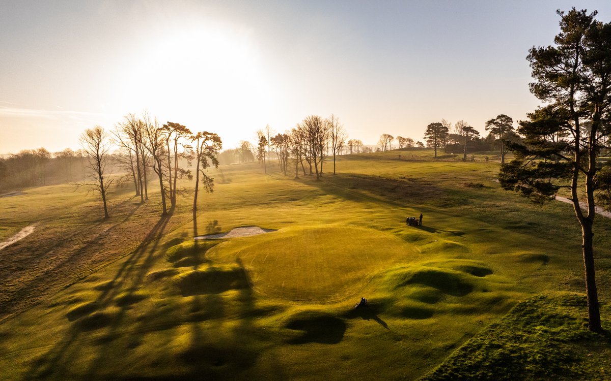 TheAddingtonGC's tweet image. The original humps surrounding the 4th green were once covered in semi-rough, softening their contours and requiring little imagination to navigate.
Now shaved down as things once were, a missed green here presents some incredibly unique shots.