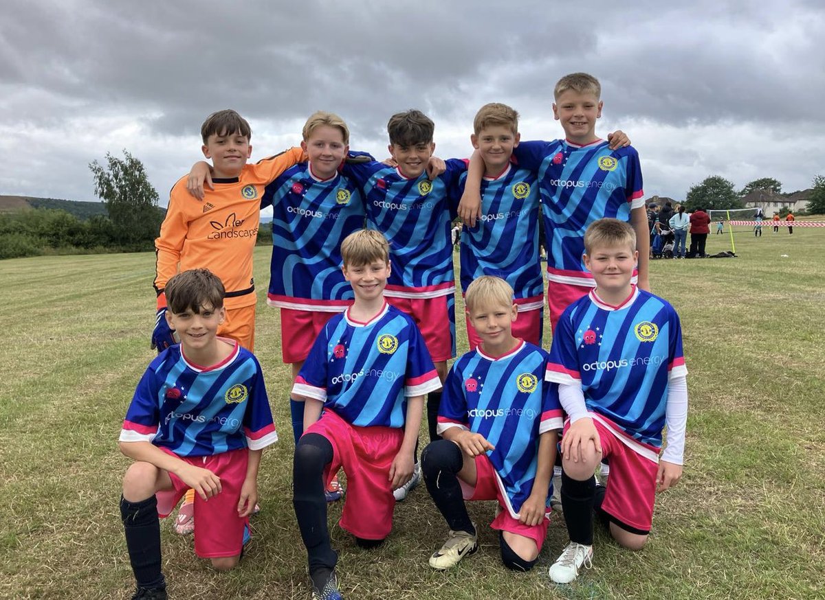 🏆 | TOURNAMENT CHAMPIONS

A huge well done to our U11 Blues in the Ayd tournament in Huddersfield against various teams - unbeaten all the way through and conceded 1 goal in 7 matches! 👏