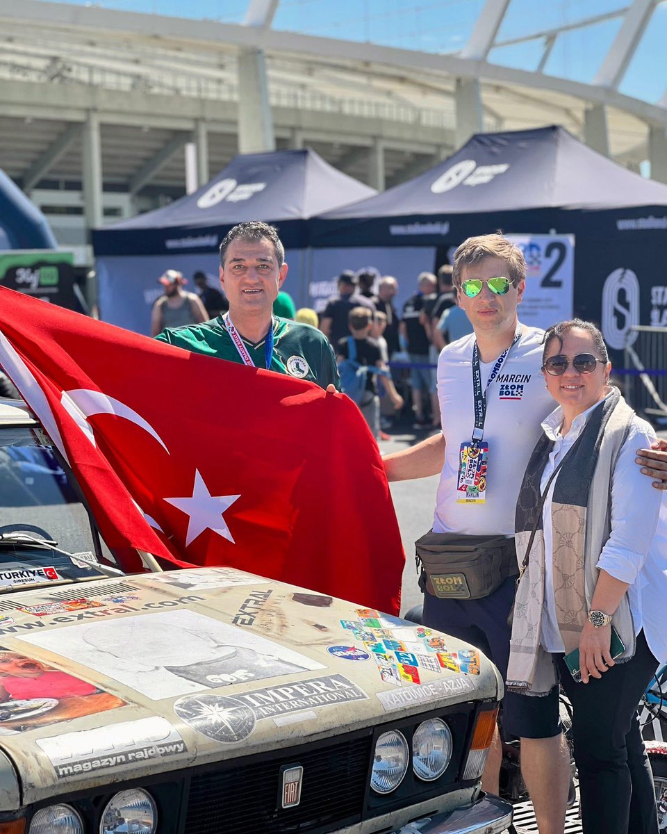 Avrupa’nın en sıra dışı yardım rallisi olarak bilinen Złombol Rallisi’nin startını Polonya’da verdik. 

9-11 Temmuz tarihleri arasında şehrimizde ağırlayacağımız 850 araç Giresun’umuzun tanıtımı ve turizmi açısından büyük bir fırsat sunacak. 

Misafirlerimizi Plajlar Bölgesi’nde