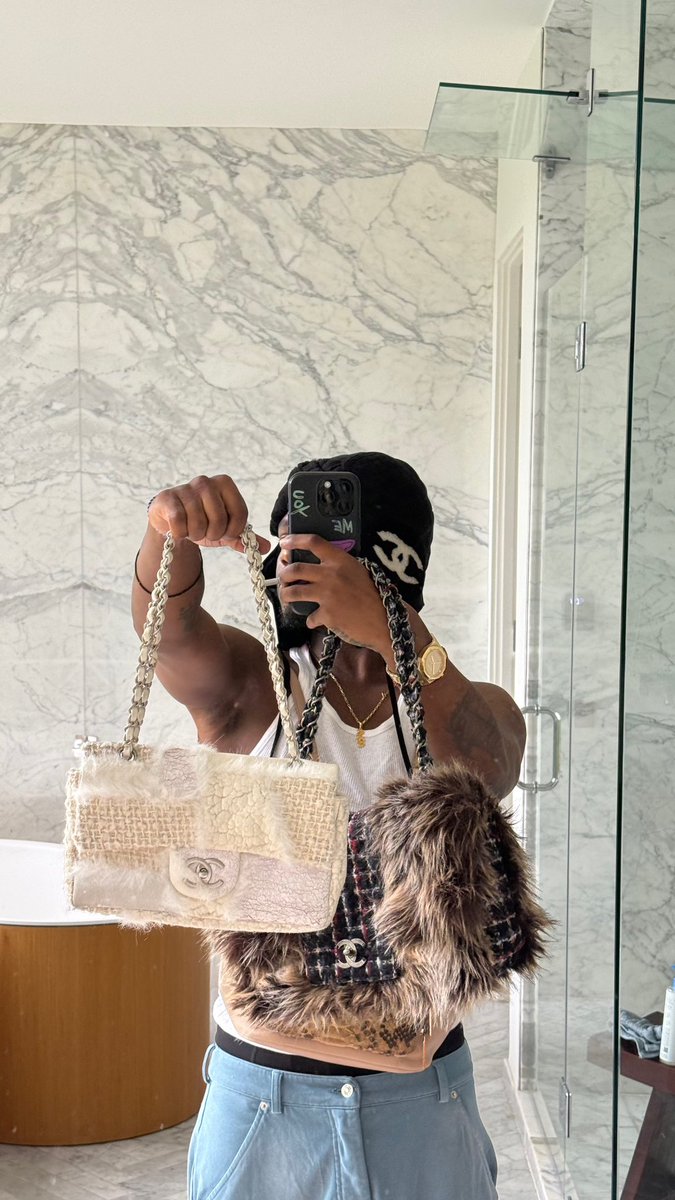 souljaian's tweet photo. Cinderella Chanel’s, She Taken Care Of Already. https://t.co/YoiVarV11D