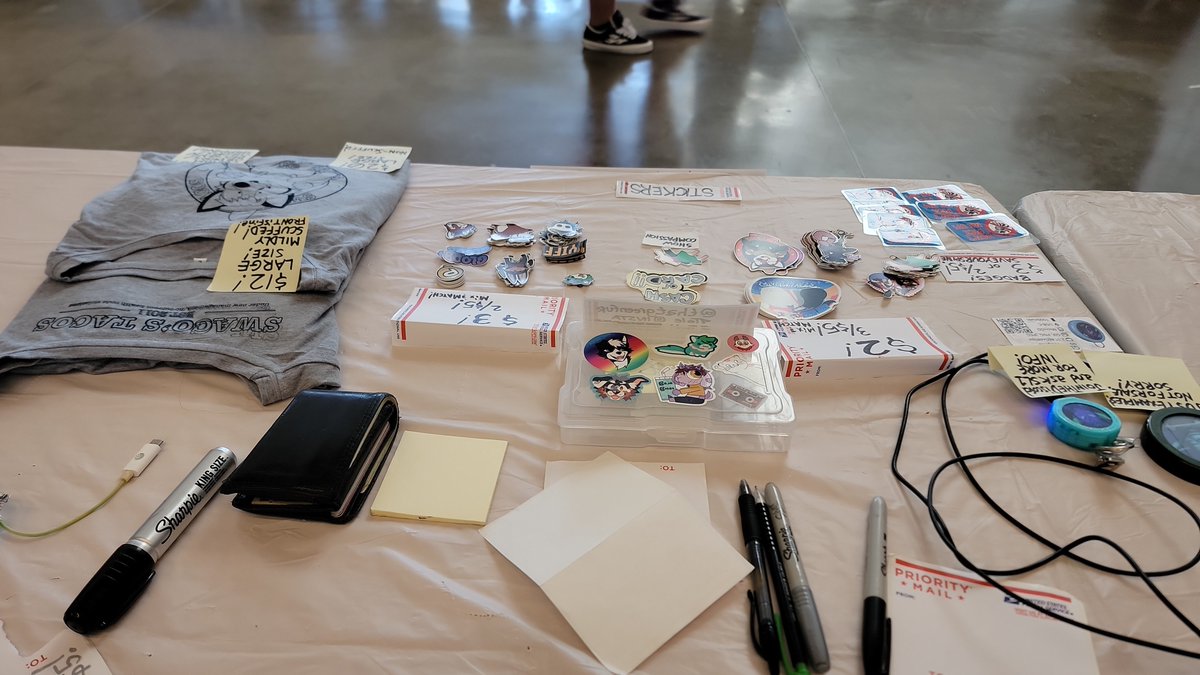 thatgreenfur's tweet photo. Oh I forgot to tell you I was in Artist Alley the last two days, but I'm here Sunday, stop by if you want a gentle smooch on the head https://t.co/ox94rxYhLp