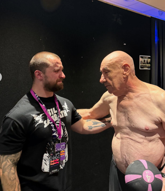 igormirandasite's tweet photo. ELOYS TAMBÉM CHORAM: Eloy Casagrande se emocionou ao conhecer Bill Ward durante a despedida do Black Sabbath. https://t.co/Hj3q36Te2v