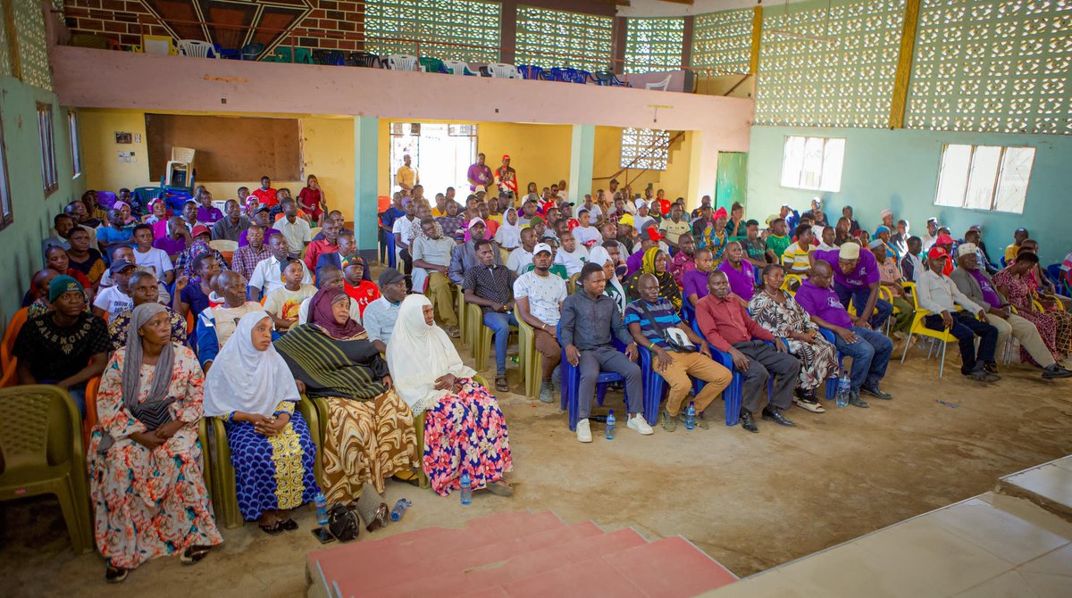 ACTWazalendo (@actwazalendo) on Twitter photo <a href="/zittokabwe/">Zitto MwamiRuyagwa Kabwe</a> Waziri Kivuli wa Fedha ambaye pia ni Mwenyekiti wa Mkoa wa Kigoma, Ndugu <a href="/kizamayeye_/">Kiza Mayeye.</a> akizungumza na viongozi wa kata zote za Jimbo la Mbarali.
Oktoba #LindaKura
#MuhuniHasusiwi
<a href="/ACTwazalendo/">ACTWazalendo</a> <a href="/zittokabwe/">Zitto MwamiRuyagwa Kabwe</a> Waziri Kivuli wa Fedha ambaye pia ni Mwenyekiti wa Mkoa wa Kigoma, Ndugu <a href="/kizamayeye_/">Kiza Mayeye.</a> akizungumza na viongozi wa kata zote za Jimbo la Mbarali.
Oktoba #LindaKura
#MuhuniHasusiwi
<a href="/ACTwazalendo/">ACTWazalendo</a>
