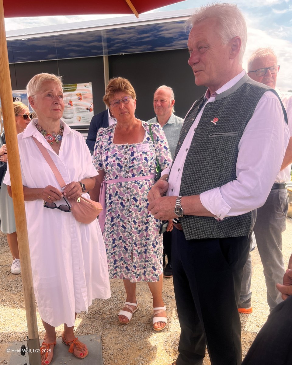 Rundgang auf der #Landesgartenschau Furth im Wald
Bundesminister Rainer betont: „Der Garten- und Landschaftsbau schafft grüne Lebensräume. Die Arbeit der Gärtnerinnen &amp; Gärtner verdient große Anerkennung. Die Branche steht für Kreativität, Handwerk &amp; echte Heimatverbundenheit.“