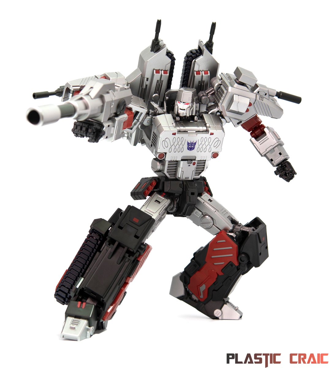 There’s A Storm Coming

📷 MMC Tyrantron Rise (Transformers Masterpiece IDW Stormbringer Megatron)