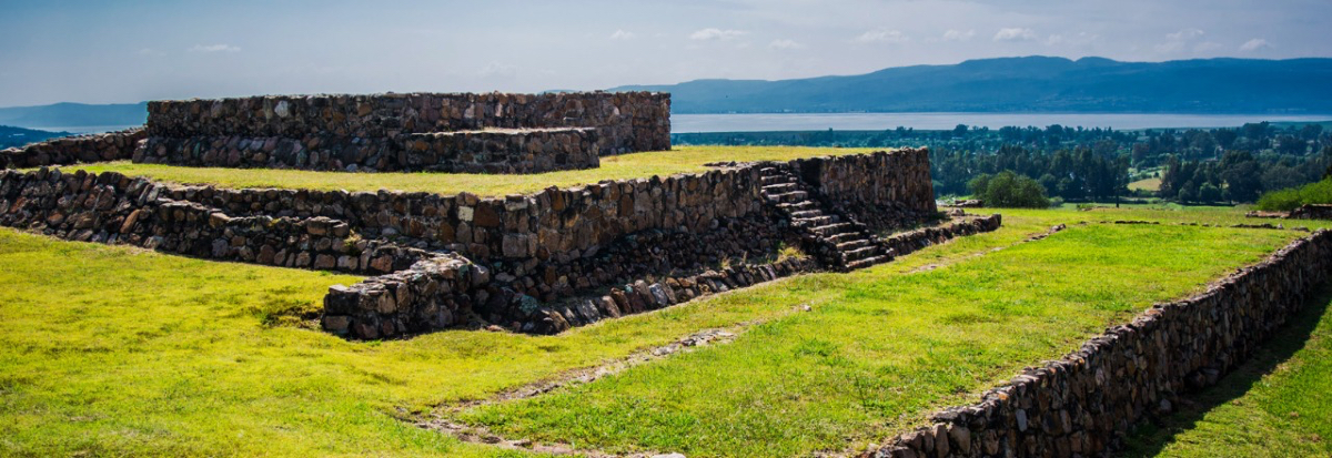 Michoacan's tweet image. 🏛️ #DatoCurioso… En la Zona Arqueológica La Nopalera, ubicada en Huandacareo, se usó cantera blanca y rosa de la región para construir sus estructuras, unidas con lodo como adhesivo natural.
Aún hoy pueden verse restos de muros aplanados con lodo pulido y endurecido al fuego 🔥