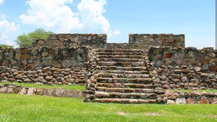 Michoacan's tweet image. 🏛️ #DatoCurioso… En la Zona Arqueológica La Nopalera, ubicada en Huandacareo, se usó cantera blanca y rosa de la región para construir sus estructuras, unidas con lodo como adhesivo natural.
Aún hoy pueden verse restos de muros aplanados con lodo pulido y endurecido al fuego 🔥