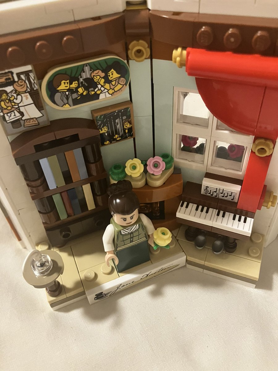 penny_author's tweet image. Many breaking of bricks Iater, #JaneAusten now has a writing room of her own. 😀 @lego