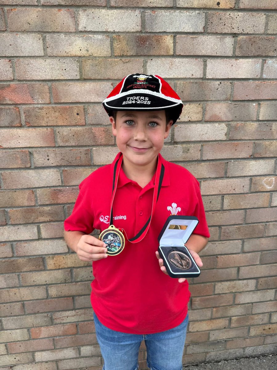 Huge congratulations to the United boys Thomas Evans, Jackson Vallis, Callan Davies,,Thomas Manley &amp; Issac Thomas on receiving their Pontypool Schools and District caps 🧢

#WeAreUnited🇾🇪🏉