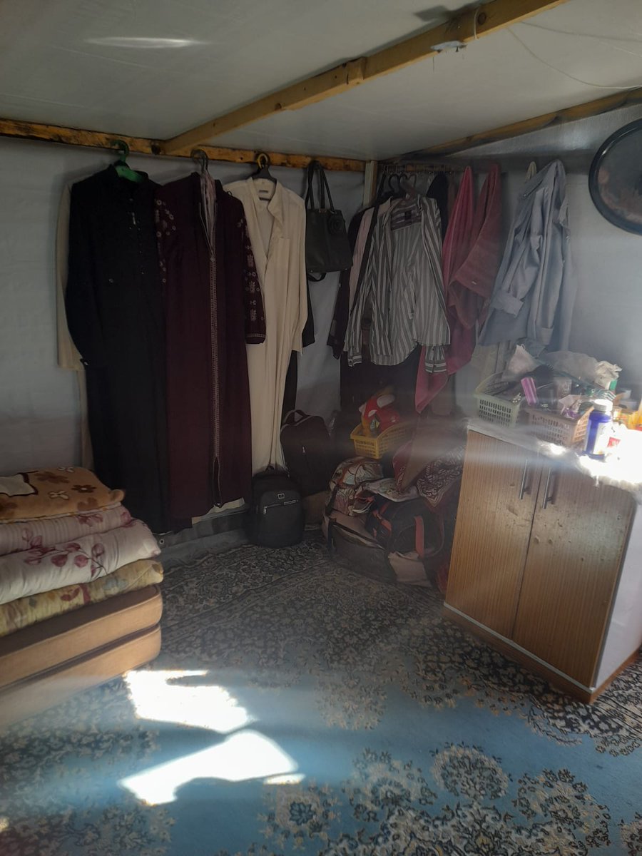 baraa_ubaida's tweet image. This is what our lives have become. We live in tents that do not protect us from the scorching sun or the rain. We accepted this situation, but now we are also dying from hunger and the scarcity of water. Our lives have become an unbearable hell. We want to escape from all forms…