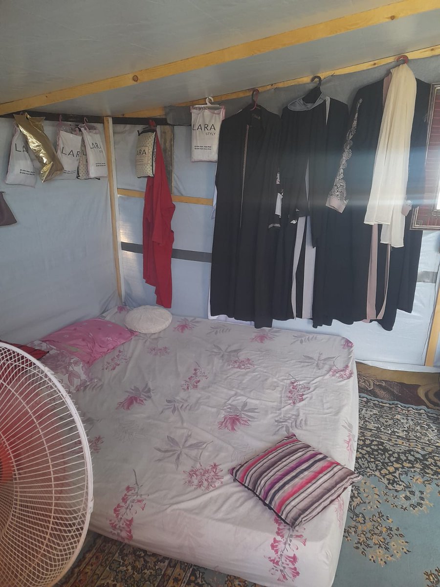 baraa_ubaida's tweet image. This is what our lives have become. We live in tents that do not protect us from the scorching sun or the rain. We accepted this situation, but now we are also dying from hunger and the scarcity of water. Our lives have become an unbearable hell. We want to escape from all forms…