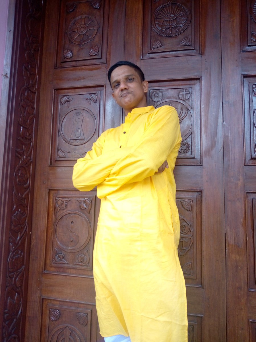 নিজেকে সম্মান করতে না জানলে, অন্যের কাছ থেকে সম্মান আশা করা বৃথা। তাই সবার আগে নিজের সম্মান দেখতে হয়।
