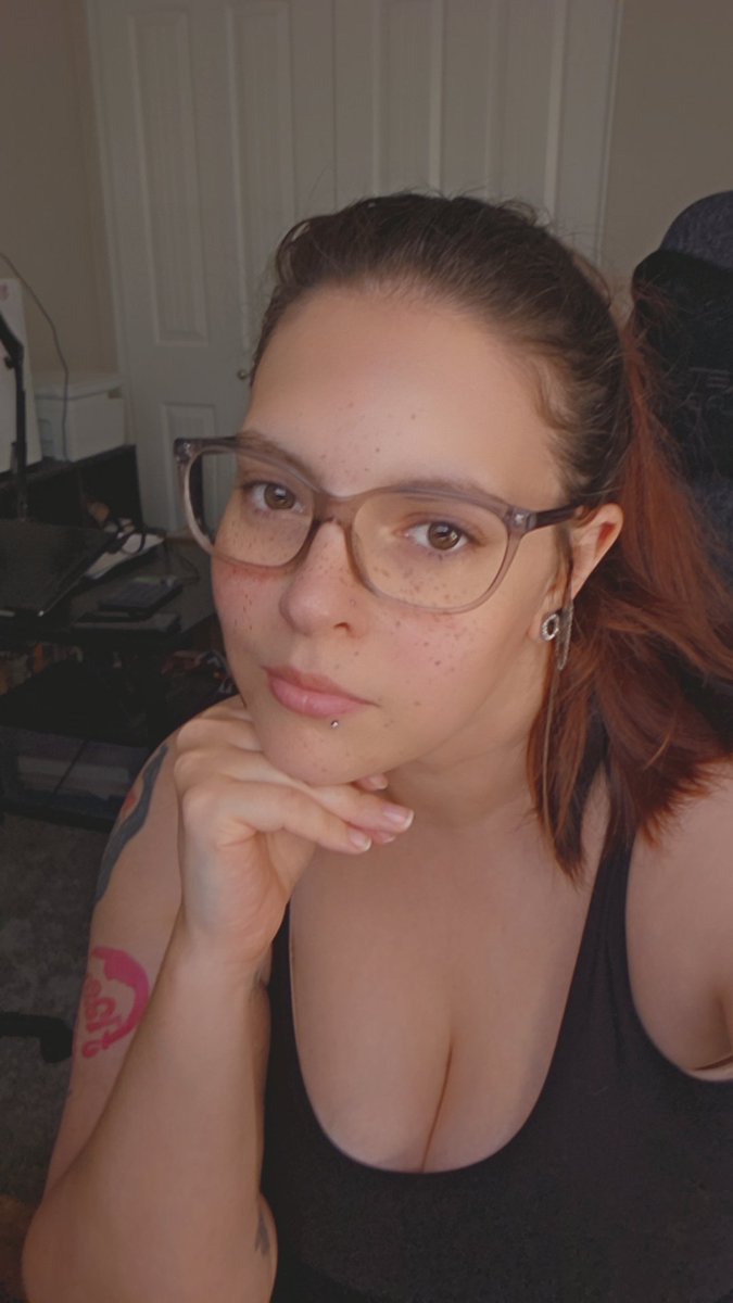 basic_bex's tweet image. Live on the purple app!!  More FF16!!  twitch.tv/basicwitchbex