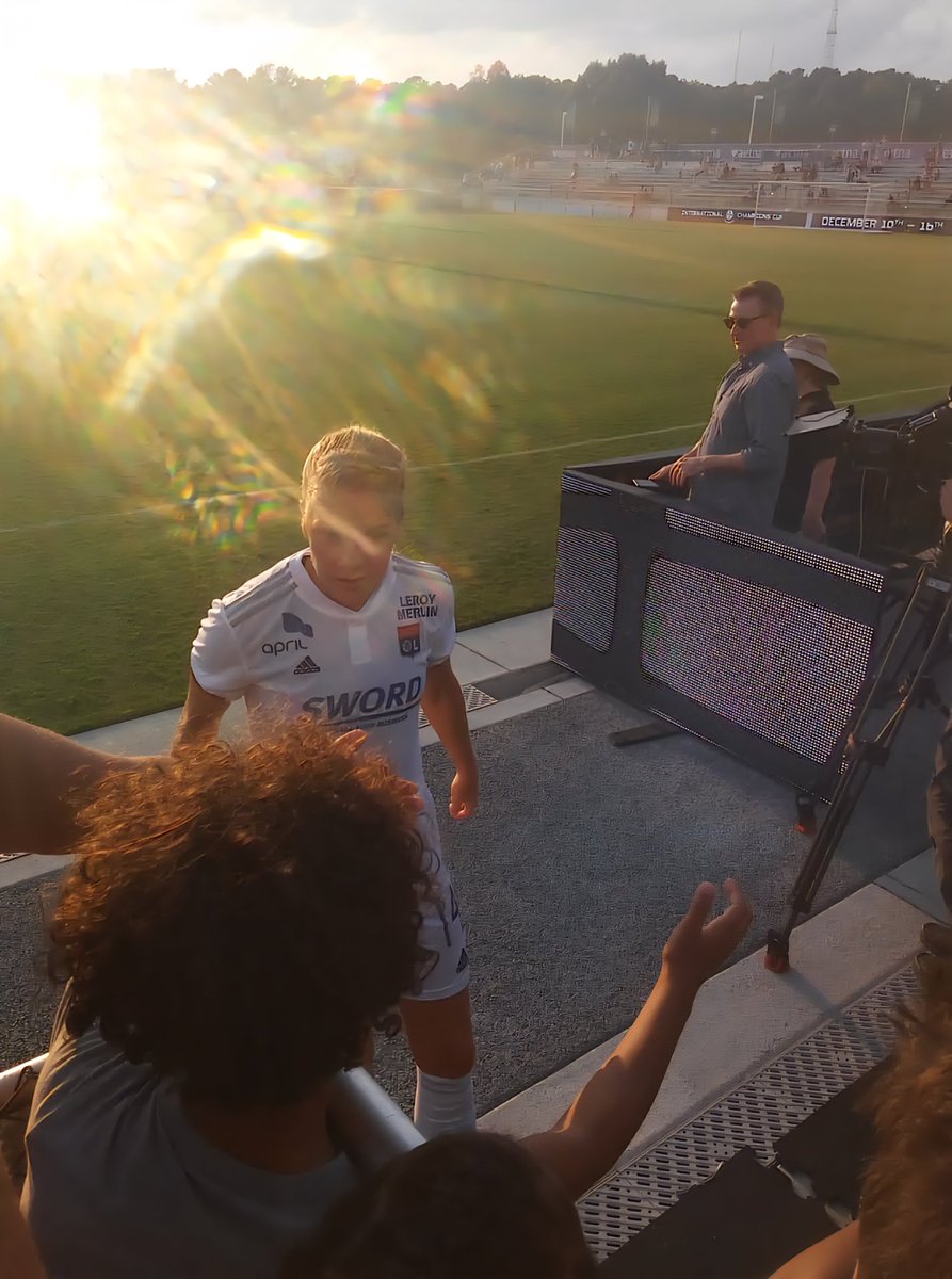 Watching Norway vs Finland at the UEFA Women's EURO 2025 and thinking back to the time that I got a "high five" from the then current Ballon d'Or winner, Ada Hegerberg. <a href="/UEFAEURO/">UEFA EURO</a> #soccerhero #footballhero