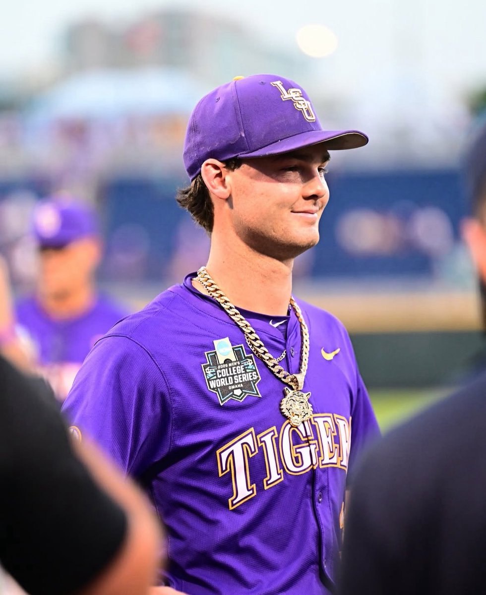 Happy Birthday Kade <a href="/KadeAnderson32/">Kade Anderson</a> !! Have a great day today! We are so happy you’re a Tiger! #GeauxTigers #CWSNationalChamp 🏆
