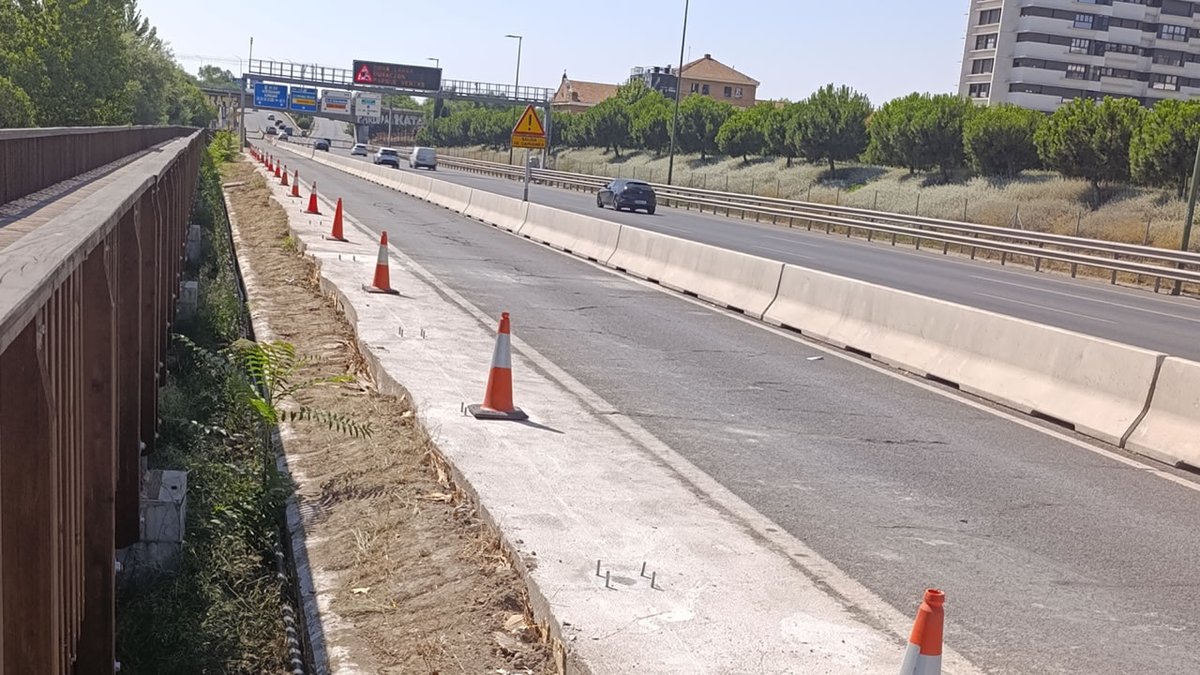 marco_aesp's tweet photo. Obras Mejora Accesibilidad de la Senda Peatonal Margen Derecha del #RíoManzanares, entre Presa 9 y Parque Lineal del Manzanares #Usera #Almendrales #VillaVerde #Arganzuela
Supresión de escalera para construcción de rampa y cimentación para nuevo tramo de pantalla acústica https://t.co/HZZOzGQbWv