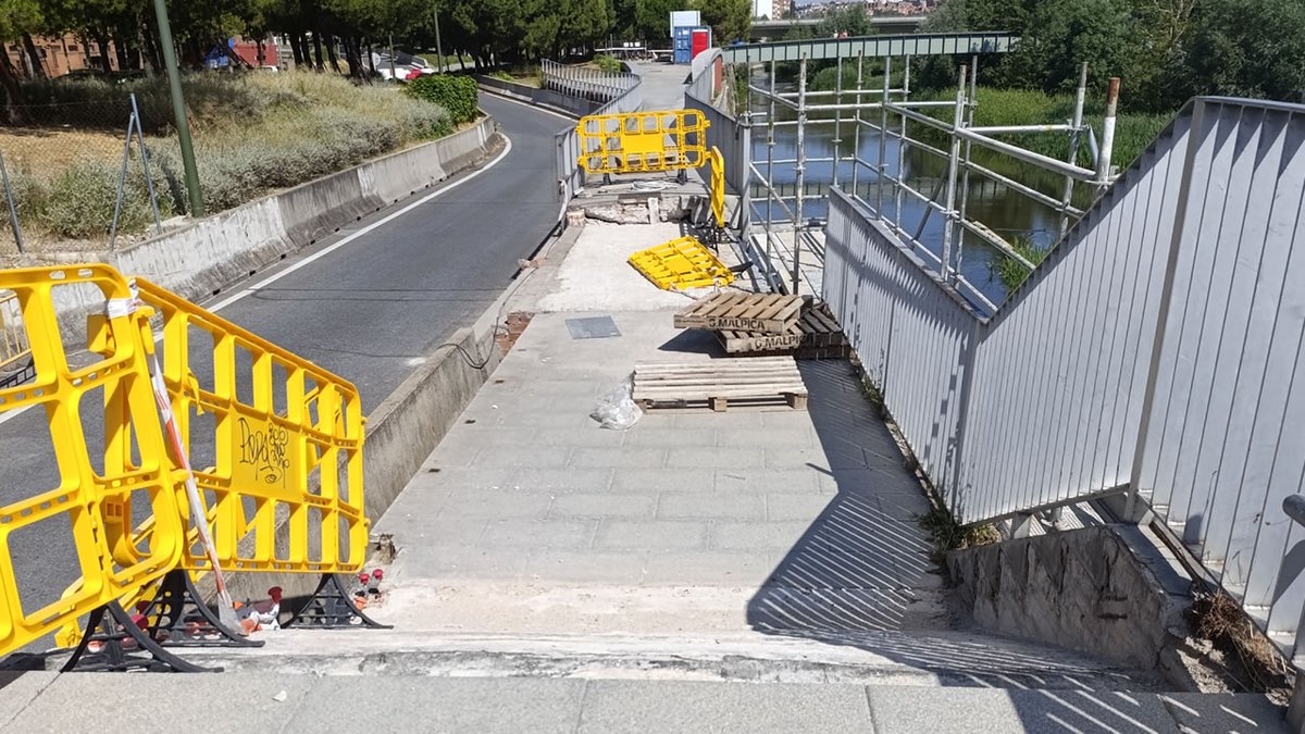 marco_aesp's tweet photo. Obras Mejora Accesibilidad de la Senda Peatonal Margen Derecha del #RíoManzanares, entre Presa 9 y Parque Lineal del Manzanares #Usera #Almendrales #VillaVerde #Arganzuela
Supresión de escalera para construcción de rampa y cimentación para nuevo tramo de pantalla acústica https://t.co/HZZOzGQbWv